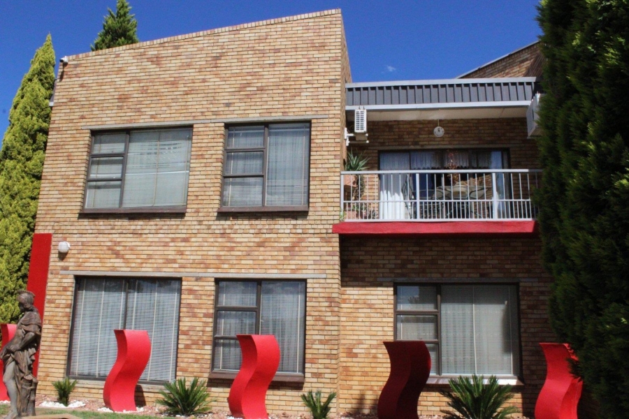 6 Bedroom Property for Sale in Van Der Hoff Park North West